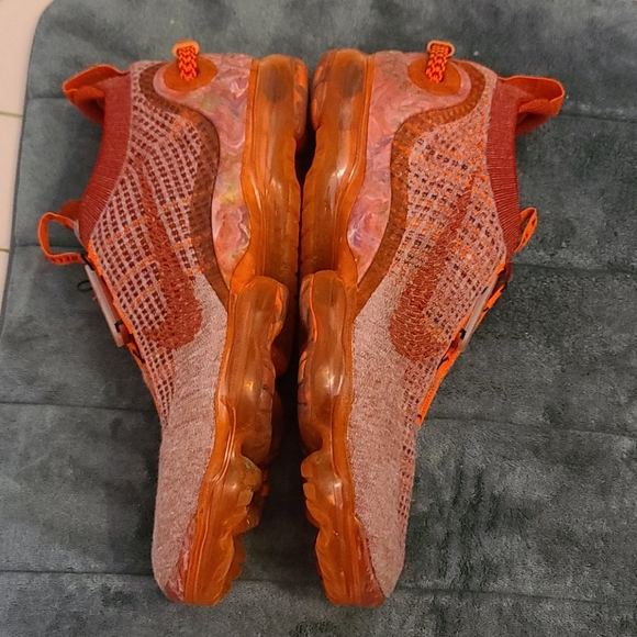 Nike Flynit Vapormax - Picture 2 of 4